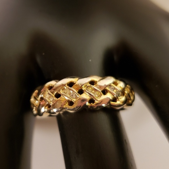 Vintage Fashion Crystal Goldtone Band Ring - Picture 2 of 5